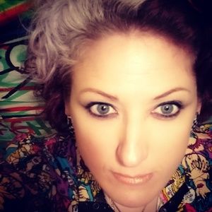 Meet your Posher Shopper, Victoria